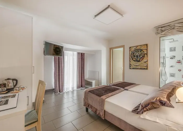 Trevi Palace Отель 3*
