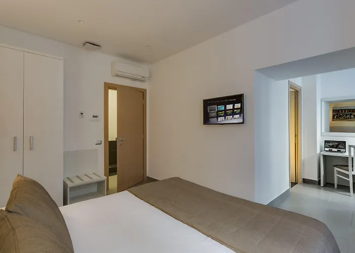 Отель Trevi Palace 3*