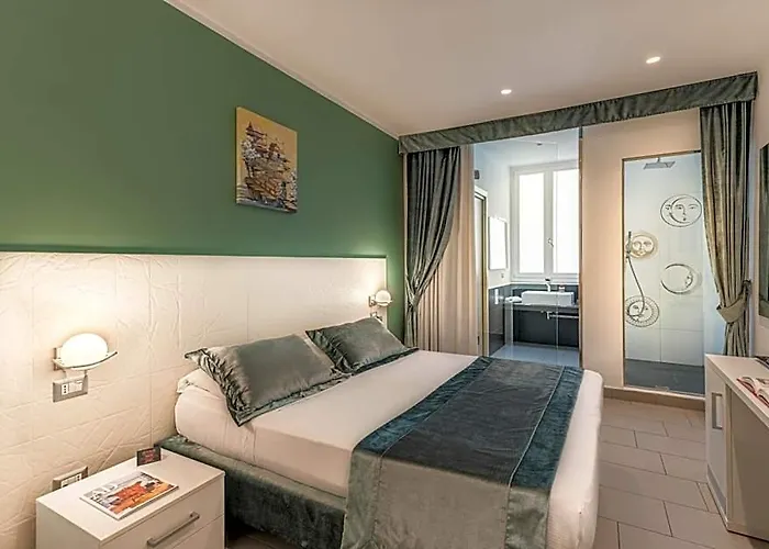 Отель Trevi Palace 3*